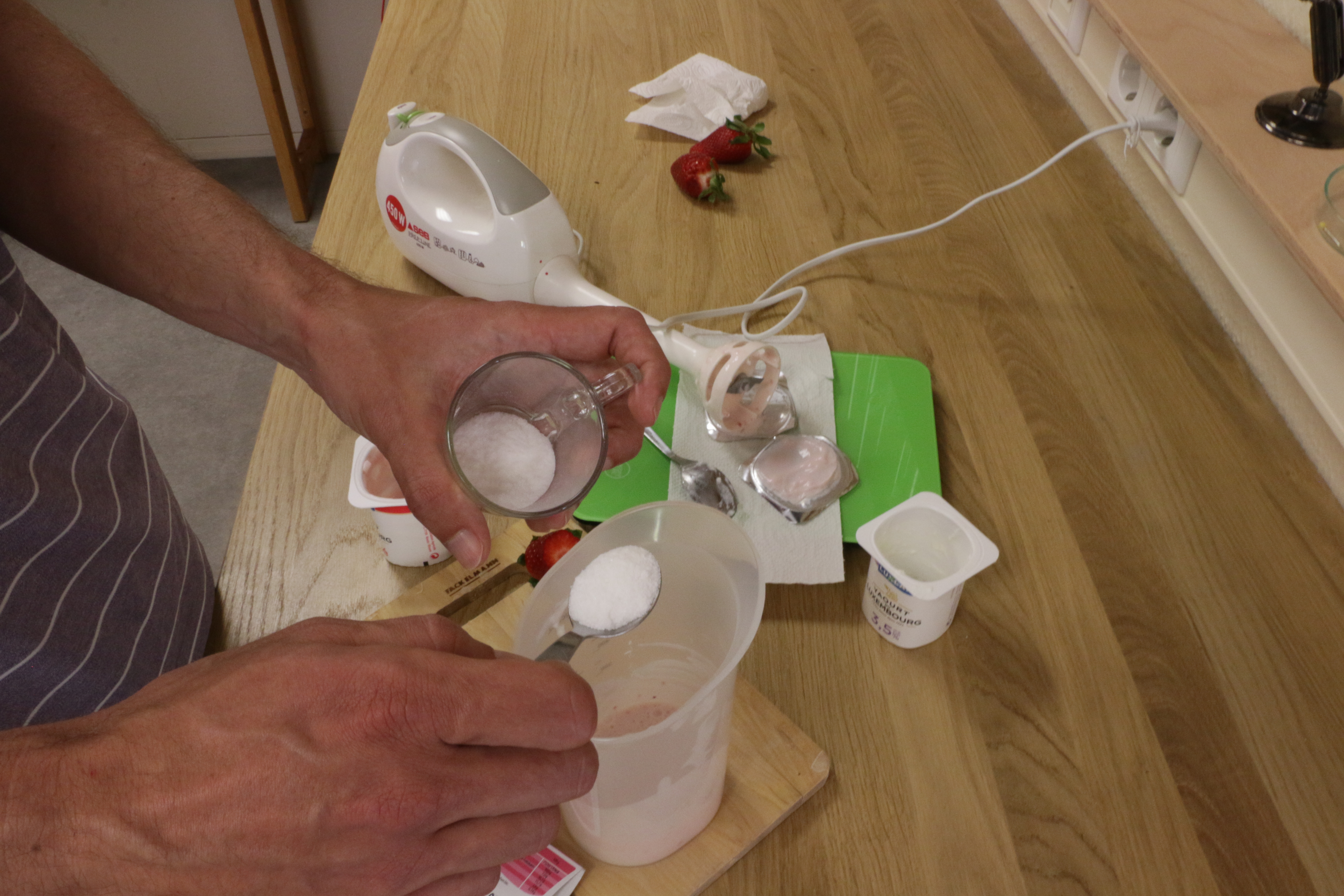 f. Gib nun Zucker hinzu.