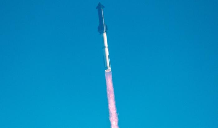 Neunter Testflug missglückt: Die am Dienstag gestartete Riesenrakete Starship des US-Raumfahrtunternehmens SpaceX ist über dem Indischen Ozean explodiert. Die Rakete war um 18.36 Uhr Ortszeit (01.36 Uhr MESZ) in Texas abgehoben.