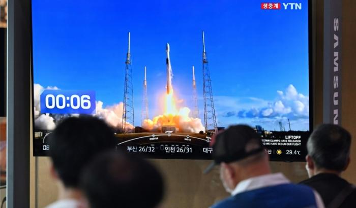 Südkoreas erste Mondsonde ist auf dem Weg zum Mond: Der Mond-Orbiter Danuri startete vom Weltraumbahnhof Cape Canaveral im US-Bundesstaat Florida an Bord einer Falcon-9-Rakete des US-Raumfahrtunternehmens SpaceX ins All.