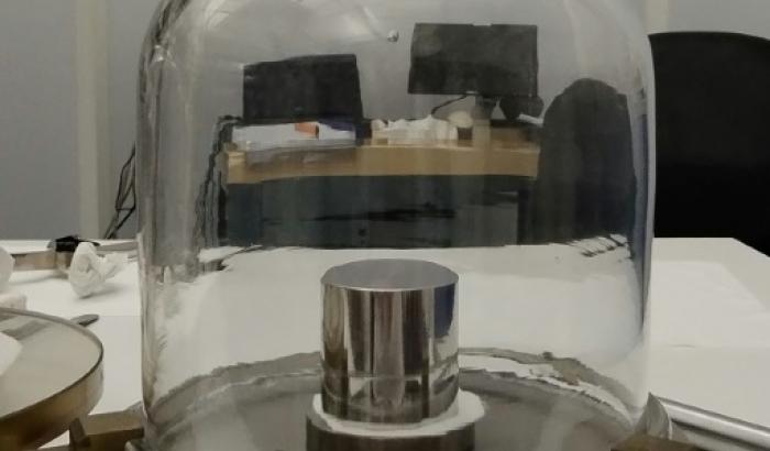 Le "prototype 35" du Laboratoire national de métrologie et d'essais (LNE), photographié à Paris le 15 mai 2025
