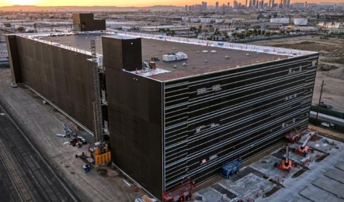 Die Gouverneurin von Maine, Janet Mills, hat ihr Veto gegen das erste Bauverbot für große Datenzentren für KI-Technologie in den USA eingelegt.