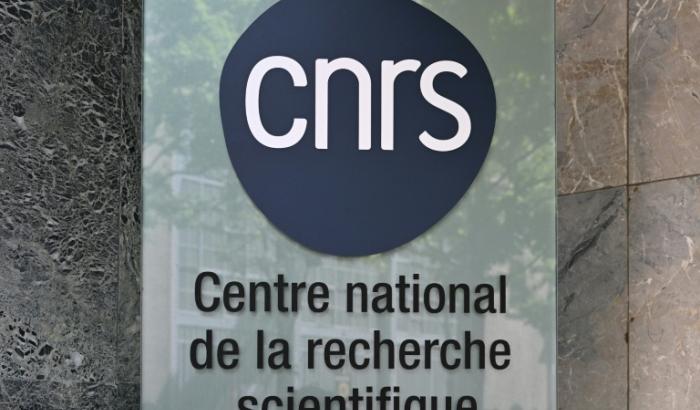 Des directeurs de laboratoires du CNRS, fleuron de la recherche en France, craignent de devoir interrompre certains projets scientifiques après une nouvelle réduction de leurs moyens, demandée par le gouvernement