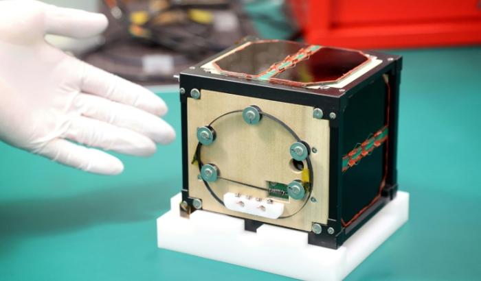 Japanische Forscher haben erstmals einen Satelliten aus Holz gebaut.