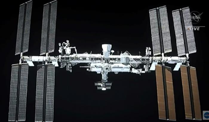 Das europäische "Columbus"-Labormodul an der internationalen Raumstation ISS hat einen eigenen direkten Anschluss an eine Hochgeschwindigkeitsdatenautobahn zur Erde bekommen. Damit können nun in Echtzeit Daten aus Versuchen übertragen werden.