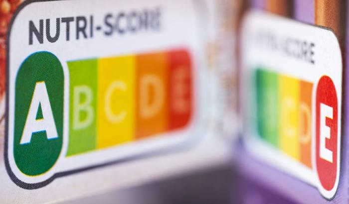 Un étiquetage "Nutri-score" sur une boîte de biscuits, à Paris, le 10 mars 2025