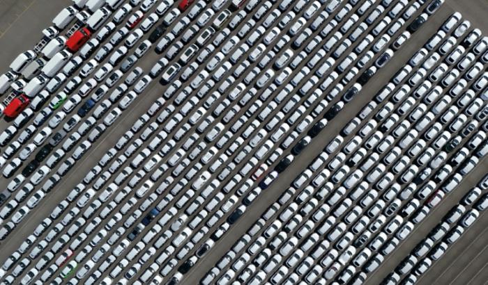 Der Bau von Elektroautos hat sich einer Studie zufolge für viele Autokonzerne weltweit zur "milliardenschweren Belastung" entwickelt. Der Gesamtgewinn von 19 führenden Autokonzernen weltweit schrumpfte 2025 demnach um 59 Prozent. 