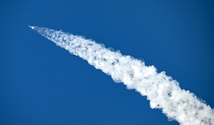 Le décollage de Starbase de la fusée Starship 39 de SpaceX, vu depuis South Padre Island, au Texas, le 22 mai 2026