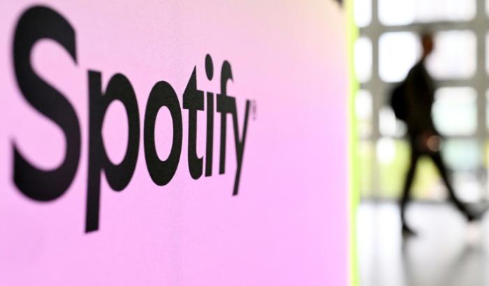 Der Chef des Audio-Streamingdienstes Spotify, Daniel Ek, sieht in der Künstlichen Intelligenz (KI) keine Bedrohung, sondern die Chance, dass in Zukunft mehr Menschen Musik machen werden.