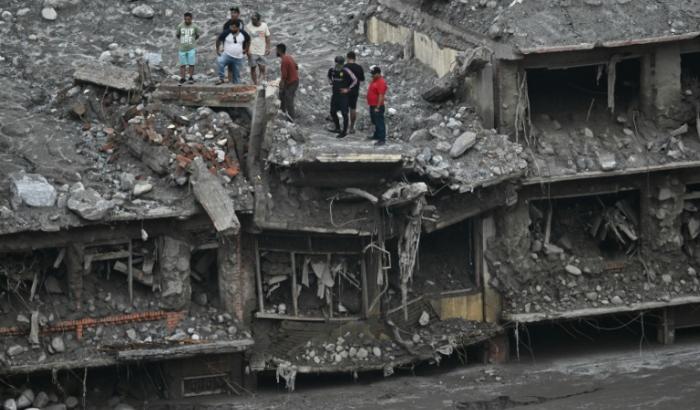 Vor dem verheerenden Gletscherabbruch in Nepal und der darauffolgenden tödlichen Sturzflut war es auf dem betroffenen Himalaya-Gletscher nach Berechnungen von Klimaforschern außergewöhnlich warm.