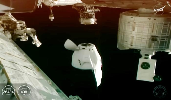 Erstmals sind vier Raumfahrer in einer Evakuierungsaktion aus medizinischen Gründen vorzeitig zur Erde zurückgekehrt.