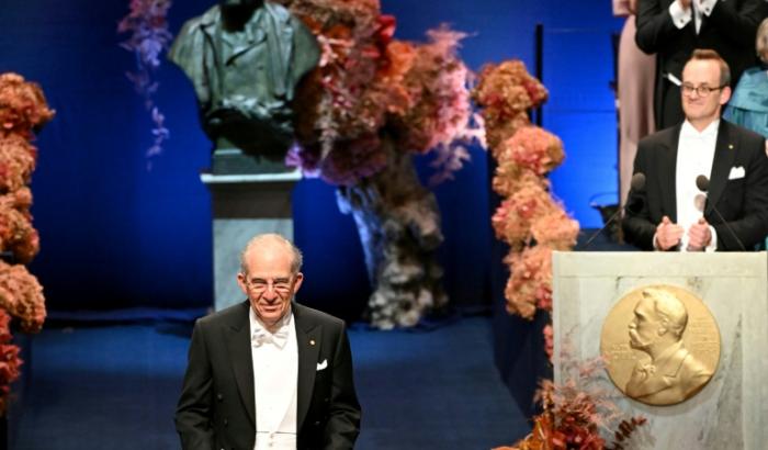 Michel Devoret prix Nobel de physique 2025 reçoit son prix à Stockholm le 10 décembre 2025