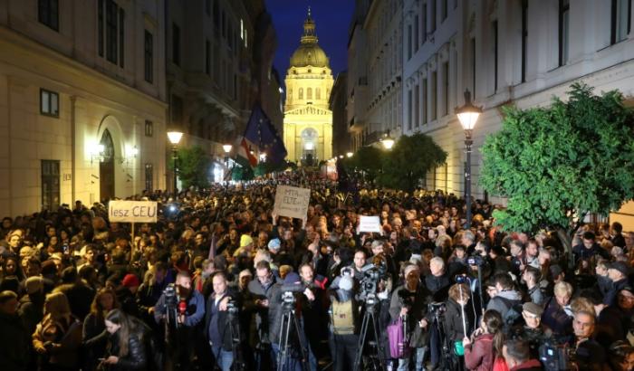 Manifestation contre la délocalisation à Vienne, en Autriche, de l'Université centrale européenne (CEU), le 26 octobre 2018 à Budapest, en Hongrie