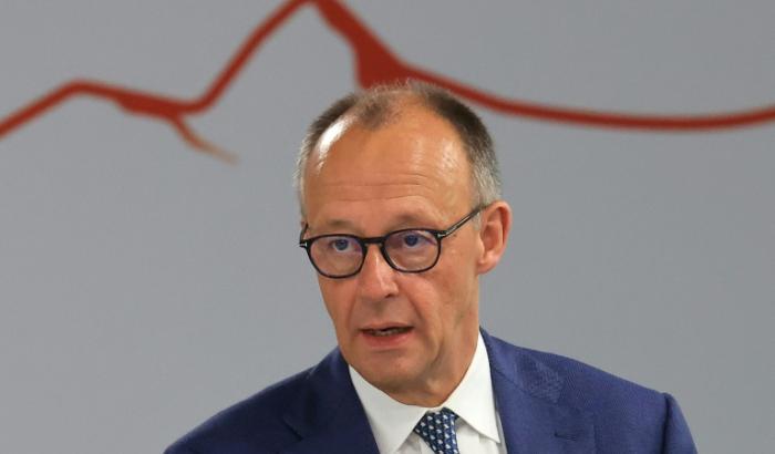Nach der Sperre von zwei KI-Modellen des US-Unternehmens Anthropic hat Bundeskanzler Friedrich Merz (CDU) einen freien Zugang zu neuen Technologien gefordert.