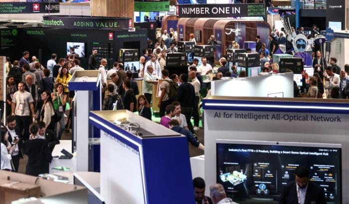 Des visiteurs lors de la 9e édition de VivaTech porte de Versailles, à Paris le 11 juin 2025