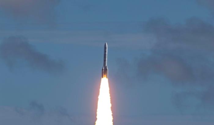 La fusée Ariane 6 d'Arianespace transportant 36 satellites de la constellation Amazon Leo, le 17 juin 2026 à Kourou, en Guyane