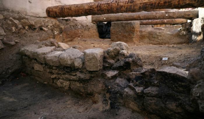 Neu entdeckte Überreste einer 20 Meter langen Mauer aus der Zeit der Gallier könnten der Beweis dafür sein, dass Paris schon immer Paris war: Der jetzt ausgegrabene Mauerabschnitt war möglicherweise Teil der Befestigungsanlage des gallischen Ortes Lutetia.