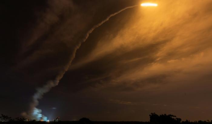 Décollage d'Ariane 5 de Kourou, en Guyane, pour la mission BepiColombo vers Mercure, le 19 octobre 2018