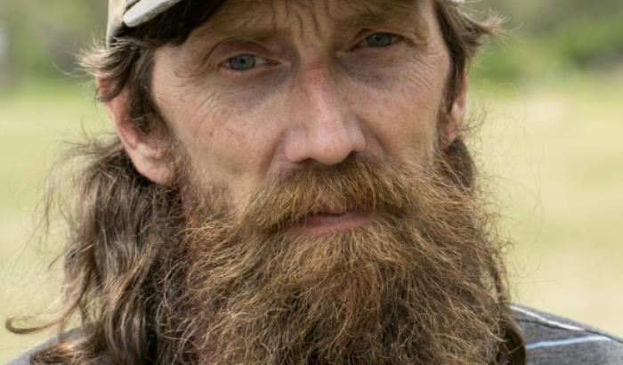 L'apiculteur Roy Funkhouser à Baker, en Virginie-Occidentale, le 9 mai 2026