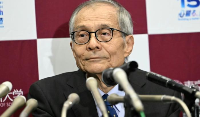 Le lauréat japonais du prix Nobel de chimie, Kenso Soai, lors d'une conférence de presse à l'Université des sciences de Tokyo, le 7 octobre 2026