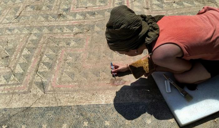 Des membres de l'équipe de l'Inrap le 23 juin 2025 près d'Alès
