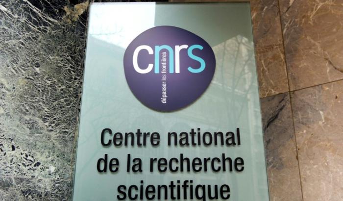 Un rapport recommande de revoir la place du Centre national de la recherche scientifique (CNRS) dans sa relation avec les universités, tout en renforçant sa viabilité financière pour mieux retenir les meilleurs chercheurs