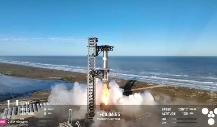 Bei einem dramatischen Testflug der Riesenrakete Starship ist dem US-Raumfahrtunternehmen SpaceX von Tech-Milliardär Musk erneut das Wiederauffangen der unteren Raketenstufe gelungen - die obere Stufe explodierte jedoch über dem Atlantik.