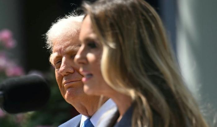 Melania Trump hat ein mit Hilfe von Künstlicher Intelligenz (KI) aufgenommenes Hörbuch veröffentlicht - nachdem sie sich kürzlich ausgerechnet gegen KI-generierte Bilder im Zusammenhang mit sogenannter Rachepornografie eingesetzt hatte.