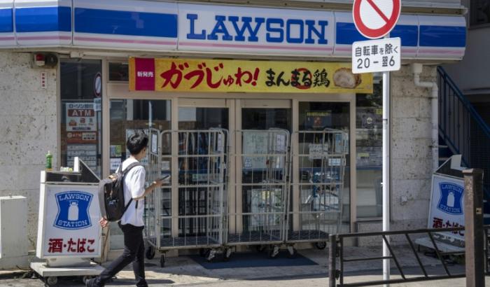 Lawson a annoncé le lancement de trois nouveaux produits alimentaires, dont une tarte au citron aromatisée au cornichon