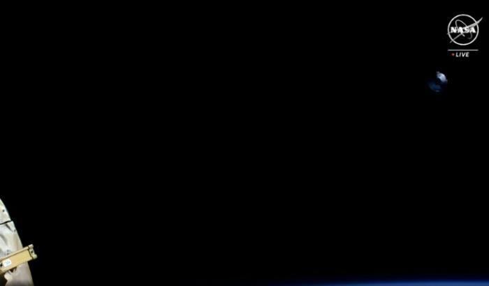 Die erste bemannte Starliner-Raumkapsel von Boeing mit zwei US-Astronauten an Bord hat am Donnerstag an der Internationalen Raumstation ISS angedockt. Das Anlegemanöver gelang um 19.34 Uhr MESZ und damit etwa eine Stunde und 20 Minuten später als geplant.