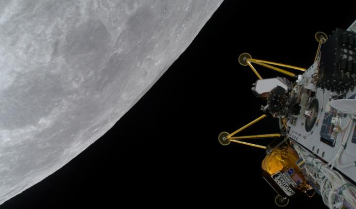 Die Sonde "Athena" des US-Unternehmens Intuitive Machines ist auf dem Mond gelandet, ihr Zustand ist jedoch unklar. Das Landegerät habe auf der Mondoberfläche aufgesetzt, sagte ein Sprecher. Nun müsse geklärt werden, ob "Athena" wie geplant aufrecht gelandet sei.
