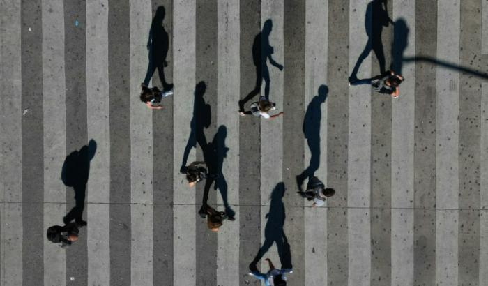 L'ensemble des humains, rien qu'en marchant, se déplace beaucoup plus chaque jour que tous les animaux sauvages terrestres, selon une étude