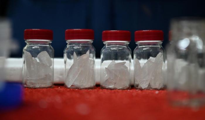 Des échantillons de glace prélevés dans un glacier du Tadjikistan, à l'Institut des sciences cryogéniques de l'université d'Hokkaido, à Sapporo, au nord du Japon, le 9 décembre 2025