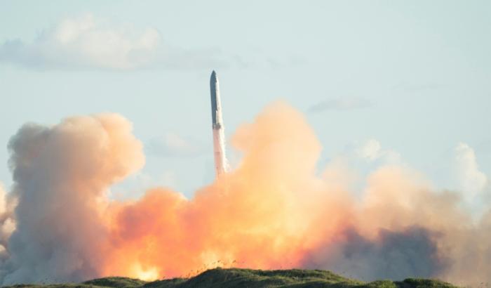 Die US-Raumfahrtbehörde Nasa drückt bei der ersten bemannten Mondmission seit mehr als 50 Jahren aufs Tempo. Der amtierende Nasa-Chef Sean Duffy sagte, die für 2027 anvisierte Mondmission werde wegen Verzögerungen bei SpaceX neu ausgeschrieben.