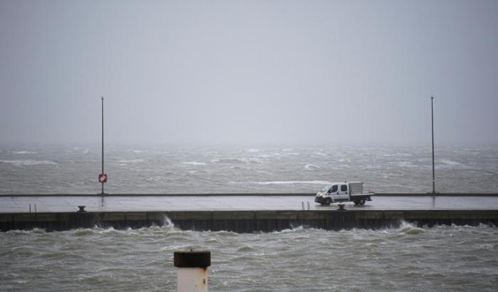 Das Bundesamt für Seeschifffahrt und Hydrograhpie hat vor zunehmenden Sturmflutrisiken an deutschen Küsten gewarnt. Der mittlere Meeresspiegel steige "kontinuierlich" an, erklärte die Behörde anlässlich ihres Jahrespressegesprächs.