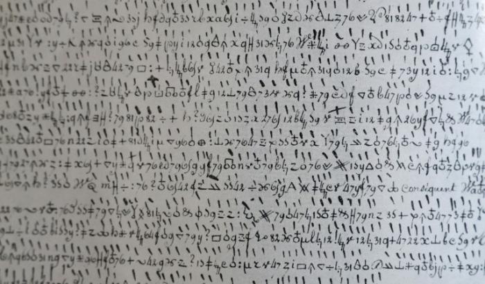 La reproduction d'une lettre de guerre codée remise à l'un des généraux de Napoléon, aux archives militaires du château de Vincennes, près de Paris, le 15 octobre 2026