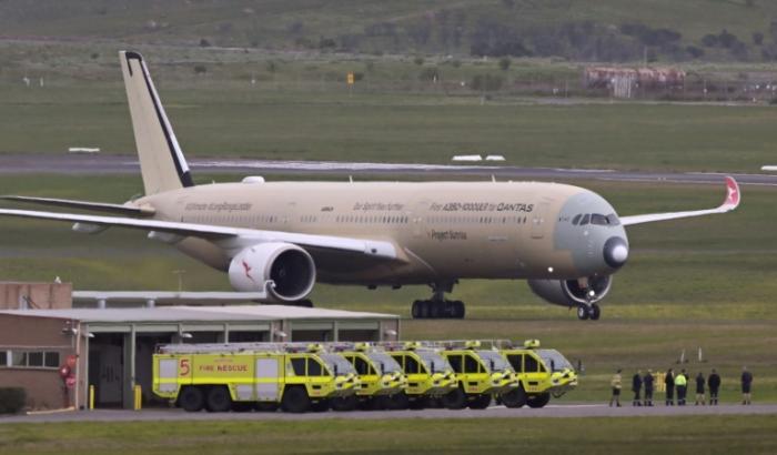 Nach einer Rekordlänge von 24 Stunden und 24 Minuten in der Luft ist ein für extrem lange Strecken ausgebauter Airbus A350 in Frankreich gelandet. Das Flugzeug beendete am Dienstag seinen 23.076 Kilometer langen Testflug von Melbourne nach Toulouse.