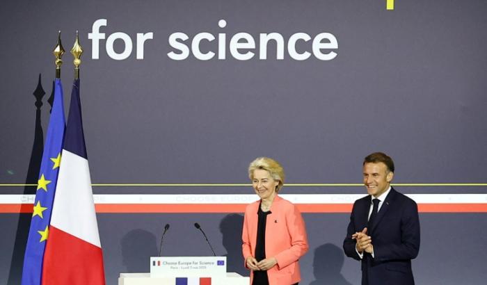Angesichts der von US-Präsident Donald Trump betriebenen restriktiven Forschungspolitik will die EU-Kommission bis 2027 zusätzlich 500 Millionen Euro bereitstellen, um internationale Wissenschaftlerinnen und Wissenschaftler anzuwerben - insbesondere aus den USA.
