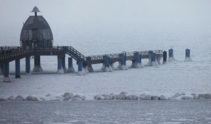 Langanhaltender Ostwind hat den Wasserstand der Ostsee auf historisch niedriges Niveau sinken lassen. Nach Angaben des Leibniz-Instituts für Ostseeforschung ist er aktuell so niedrig wie nie seit Beginn der kontinuierlichen Messungen im Jahr 1886.