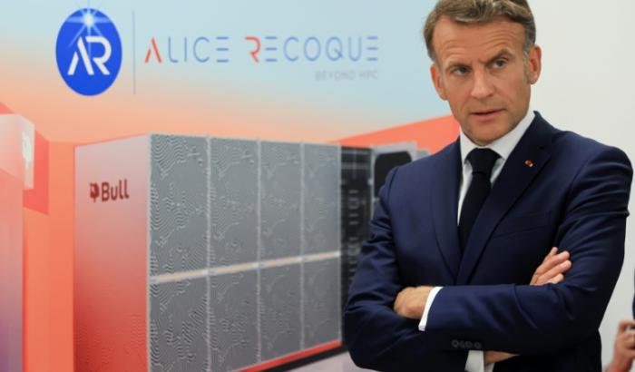 Le président Emmanuel Macron, le 22 mai 2026 à Bruyères-le-Châtel, au sud de Paris