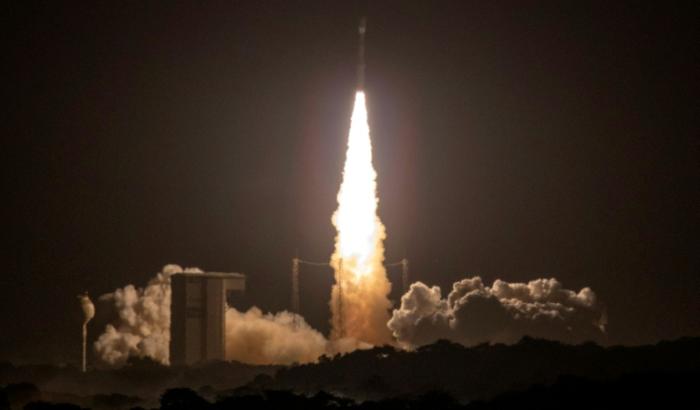 Die Trägerrakete Vega-C hat in der Nacht zu Dienstag erfolgreich einen Satelliten ins All gebracht, der den Sonnenwind erforschen soll. Die Trägerrakete hob um 00.52 Uhr Ortszeit (3.52 Uhr GMT) am Weltraumbahnhof Kourou in Französisch-Guayana ab.