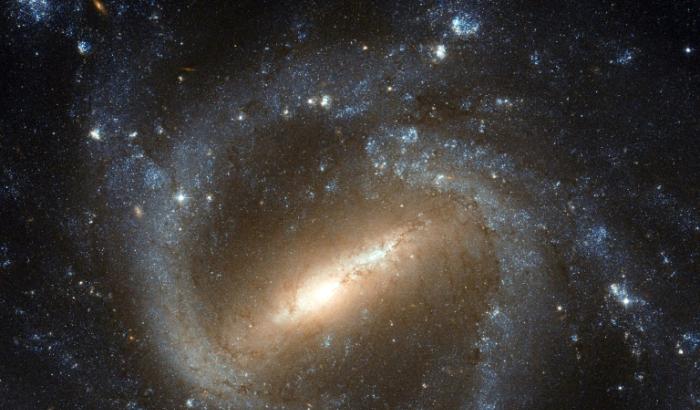 Photo d'une galaxie spirale barrée, ici NGC 1073, prise avec le télescope spatial Hubble et fournie par l'Agence spatiale européenne le 3 février 2012