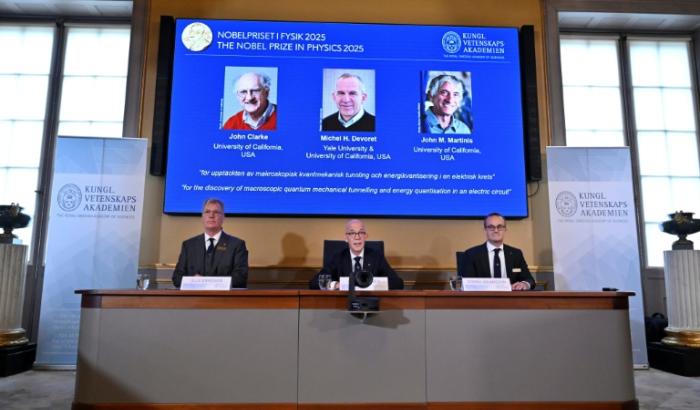 Der Physik-Nobelpreis geht in diesem Jahr an drei Forscher aus dem Bereich der Quantenmechanik. Geehrt werden John Clarke aus Großbritannien, Michel H. Devoret aus Frankreich und John M. Martinis aus den USA.