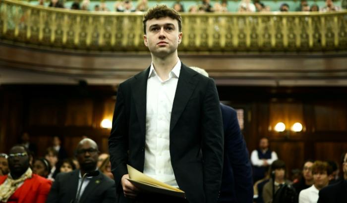 Der Experte für Künstliche Intelligenz (KI), Jacob Coxon, hat bei einer Anhörung in New York seine Risikowarnungen bekräftigt. Er halte es derzeit eher für wahrscheinlich, "dass die Menschheit die Kontrolle über KI verliert", sagte er.