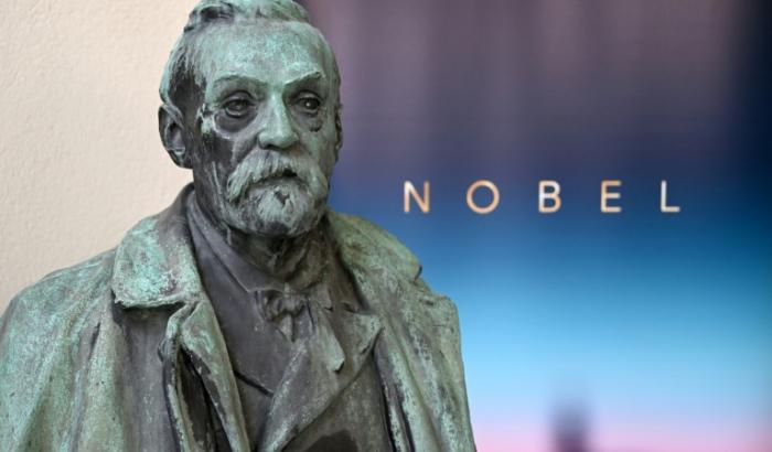 La théorie des ondelettes, la "cape d'invisibilité" ou la science derrière le télescope spatial James Webb figurent parmi les recherches qui pourraient remporter le prix Nobel de physique
