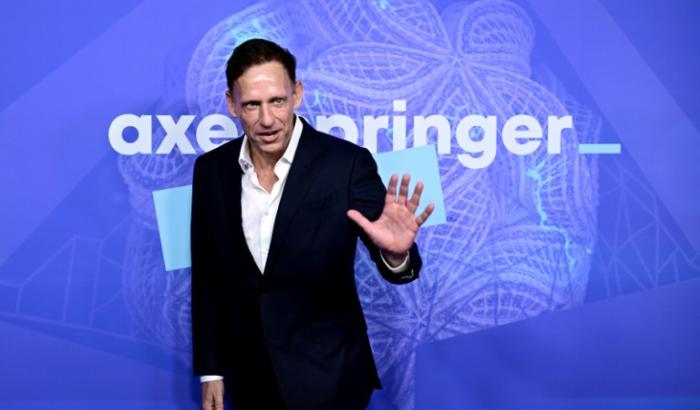 Der aus Deutschland stammende US-Investor Peter Thiel ist mit einem Preis des Axel-Springer-Verlags in Berlin ausgezeichnet worden. "Wir würdigen den wirkungsvollsten Deutschen unserer Zeit", sagte der Springer-Vorstandschef Mathias Döpfner.