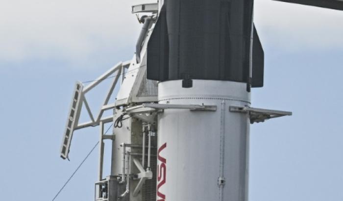 La fusée Falcon 9 de SpaceX sur le pas de tir avant son lancement, le 3 mars 2024 au Centre spatial Kennedy, en Floride