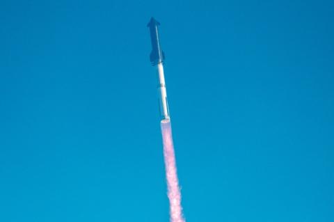 Neunter Testflug missglückt: Die am Dienstag gestartete Riesenrakete Starship des US-Raumfahrtunternehmens SpaceX ist über dem Indischen Ozean explodiert. Die Rakete war um 18.36 Uhr Ortszeit (01.36 Uhr MESZ) in Texas abgehoben.