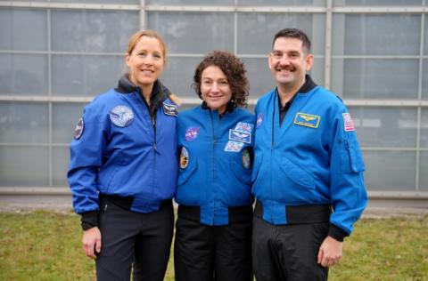 L'astronaute française Sophie Adenot (à gauche), avec les Américains Jessica Meir (centre) et Jack Hathaway, au Centre européen de formation des astronautes (ESA) à Cologne, dans l'ouest de l'Allemagne, le 5 janvier 2026