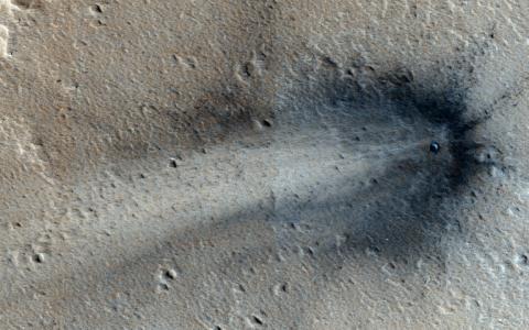Auf dem Mars schlagen fast täglich Meteoriten ein - und damit weit mehr als bislang angenommen. Wie aus einer Studie hervorgeht, wird der Planet jedes Jahr von 280 bis 360 bastketballgroßen Gesteinsbrocken getroffen.