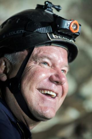 L'explorateur et scientifique américain Lee Berger pendant une exploration de grottes à Maropeng, en Afrique du Sud, le 11 mai 2023